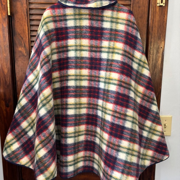 Reversible Plaid Fleece Cape - Picture 4 of 6